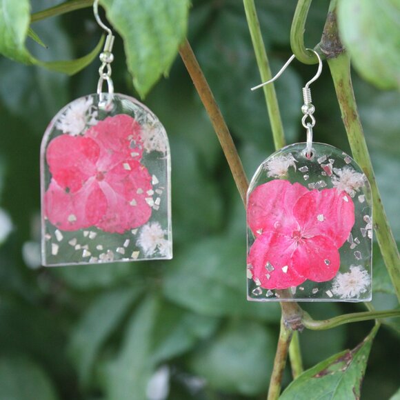 Hand Crafted Resin Earrings with Real Flowers & Embellishments of Gold - Picture 6 of 7